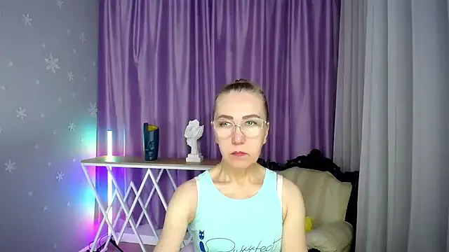 queen a n i online show from September 13, 10:34 am