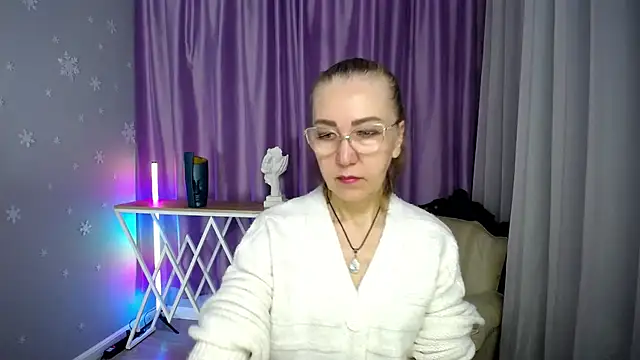 queen a n i online show from September 23, 10:46 am