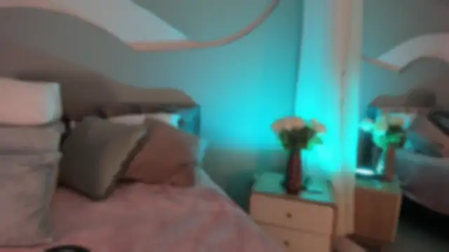 Nicolle W online show from September 19, 1:32 pm