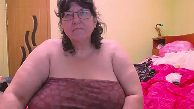 HugeTits online show from December 23, 1:53 am