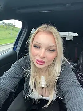 HannaXLove online show from April 16, 8:25 am