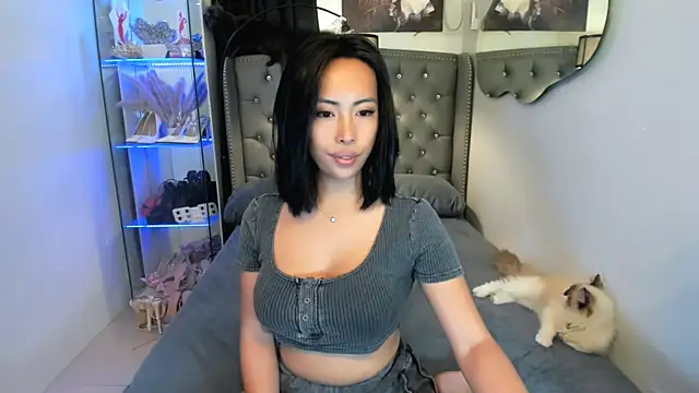 reighnempress online show from April 13, 1:51 am