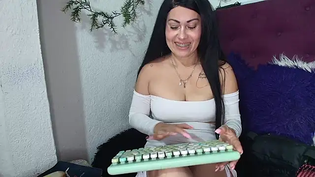 Tania mature online show from October 6, 5:51 pm