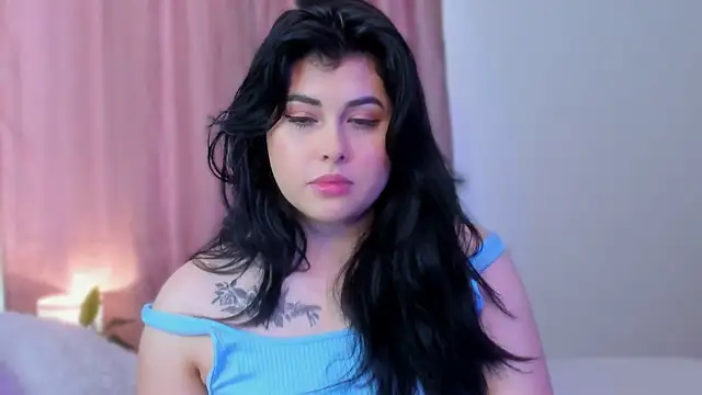 Alyaa s online show from September 26, 6:49 pm