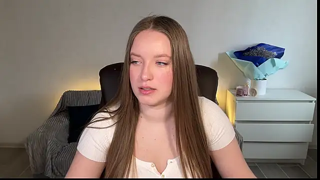 EvaMaddison online show from April 11, 7:45 am