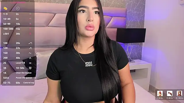 amy-thomson1 online show from January 19, 12:23 pm