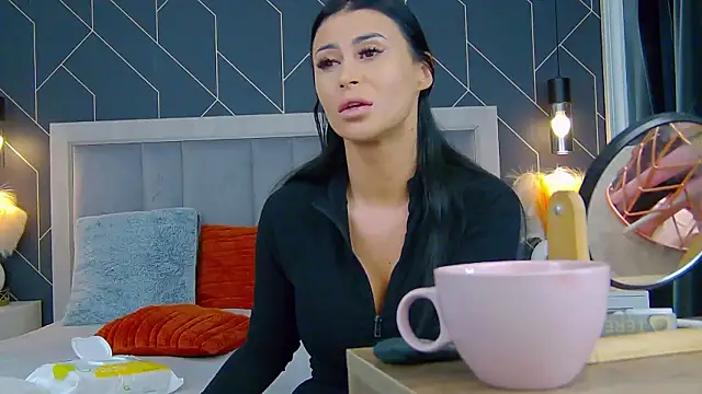 EmyLaveau online show from March 17, 5:44 am