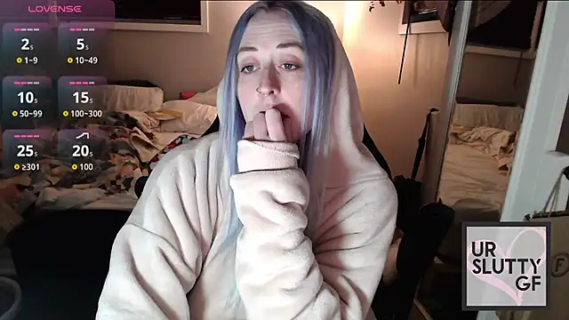 ursluttygf online show from December 13, 10:27 pm