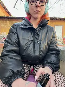 Nikky Divine online show from March 30, 1:11 pm