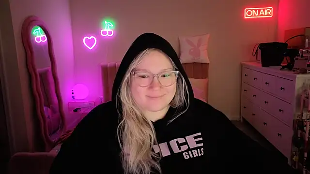 PiggyRose online show from December 21, 1:32 am