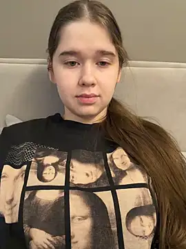 HornyGirlH online show from February 8, 5:33 am