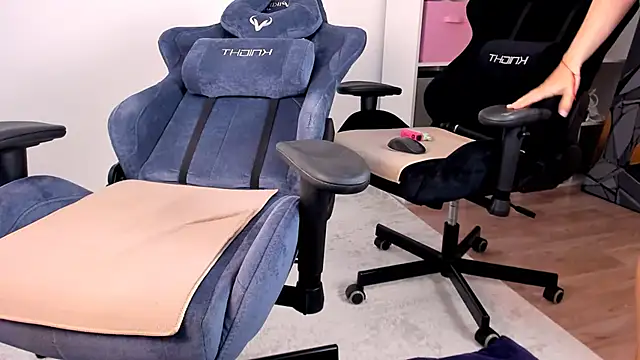 hotblonds online show from October 26, 12:55 pm