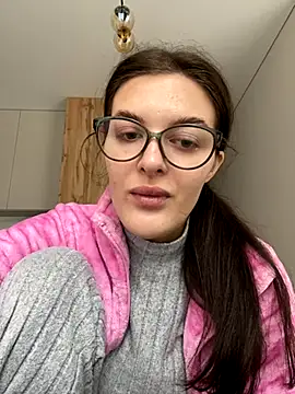 little belucci online show from October 4, 9:04 am