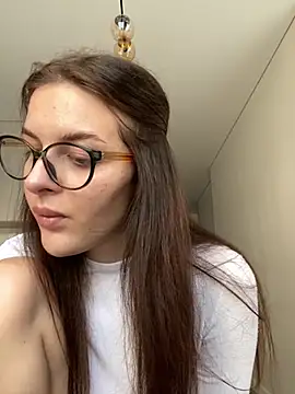 little belucci online show from October 13, 1:36 pm