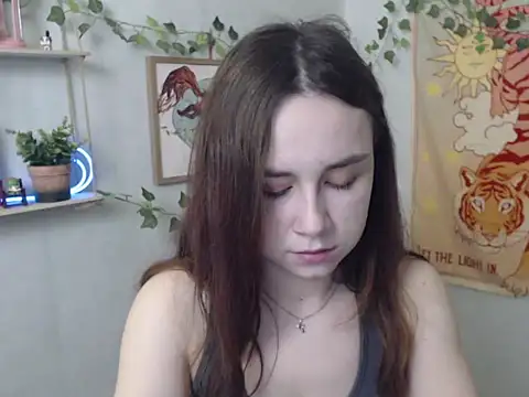 VeryVeryVeryShy  online show from April 3, 5:38 am