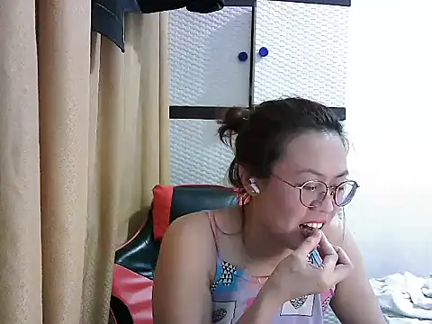 crizzybel online show from October 1, 12:10 pm