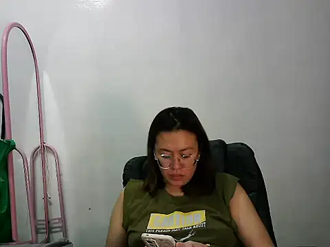 crizzybel online show from December 2, 8:48 am