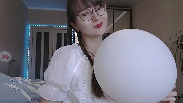 KiraGoldens online show from September 29, 6:29 am