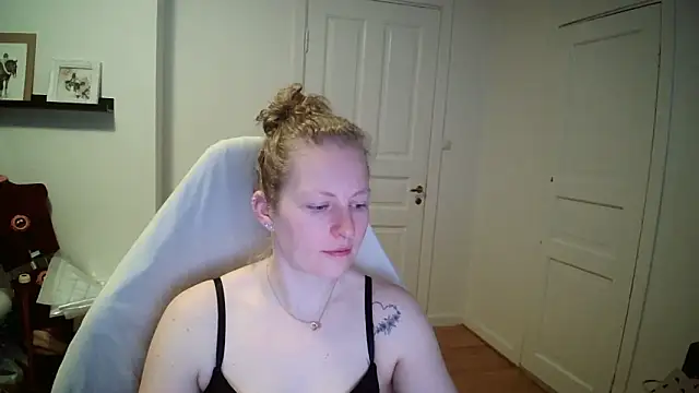 Girlnina-1995 online show from March 20, 7:02 am