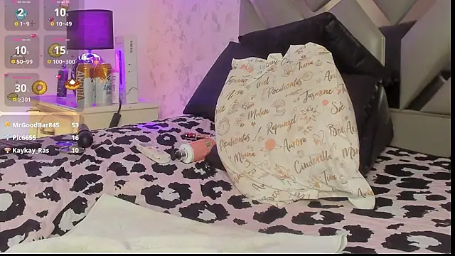 EmilyyRosee  online show from March 15, 6:26 am