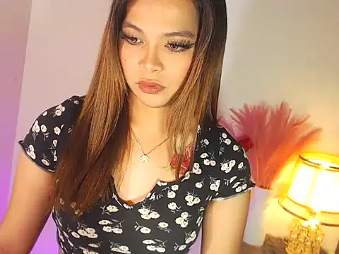 MajesticKitana online show from December 3, 6:05 am