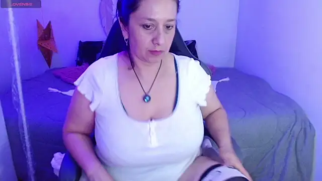 camilalatti online show from May 1, 12:58 am