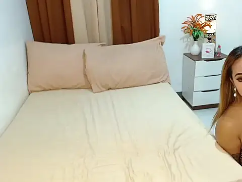 QueenVersa online show from February 27, 11:59 pm