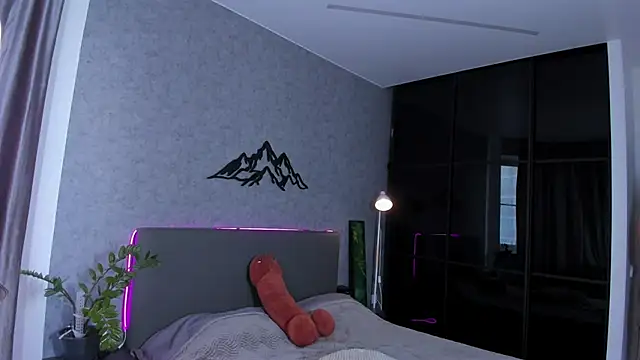  CurlySue  online show from October 11, 6:40 am