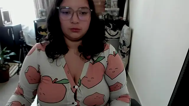 aika-dreams online show from April 4, 1:54 pm