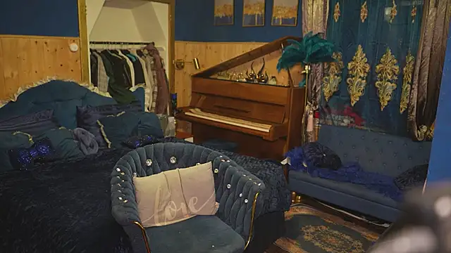 VanessaDoyle online show from March 8, 6:01 pm