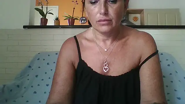 -Mia-   online show from August 5, 2:45 pm