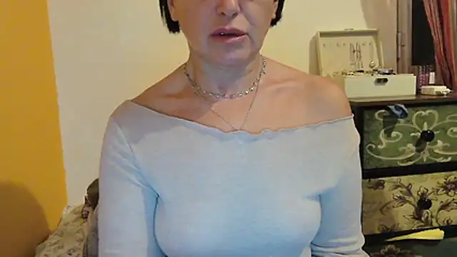 -Mia-   online show from November 13, 4:39 pm