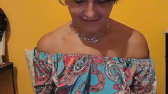 -Mia-   online show from September 15, 7:16 am