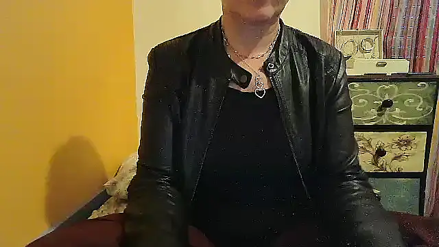 -Mia-   online show from October 10, 9:47 am