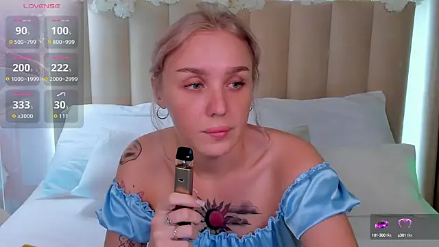 LianaFord online show from October 3, 9:31 pm