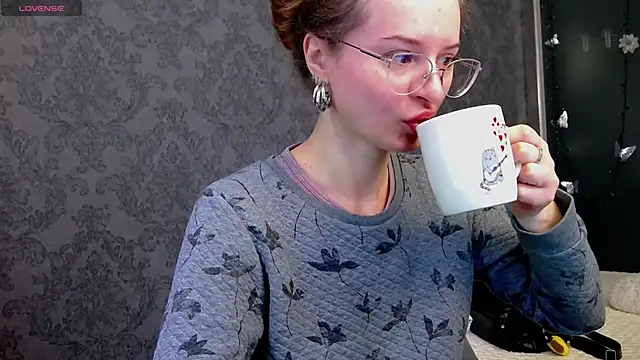 KateJonson online show from October 18, 6:38 am