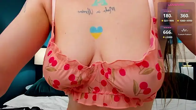 SarahLust online show from March 5, 8:26 pm