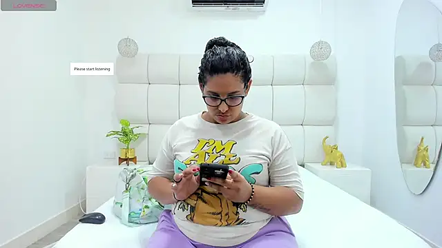 DanielleEvans  online show from November 24, 11:23 am