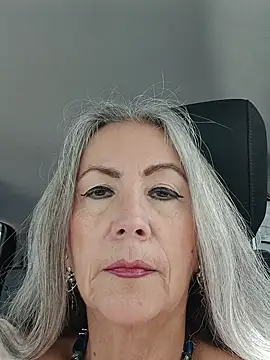 EvaRobinson online show from September 12, 4:36 pm