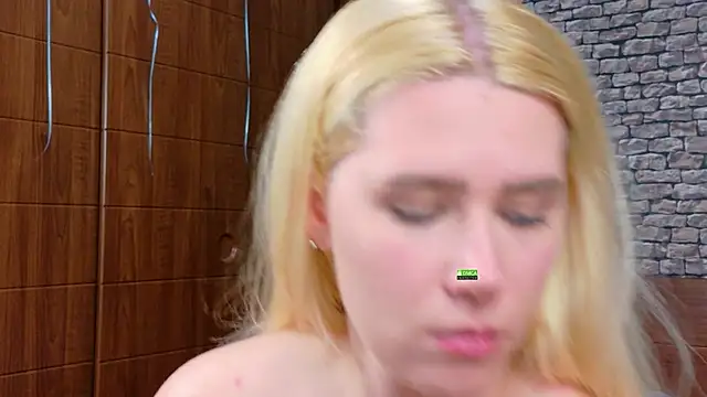 CuteBlondeMe online show from April 13, 5:14 pm