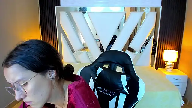 Linda4Petite online show from November 30, 7:07 pm