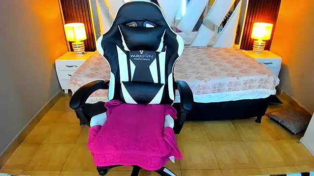 Linda4Petite online show from October 17, 6:00 pm