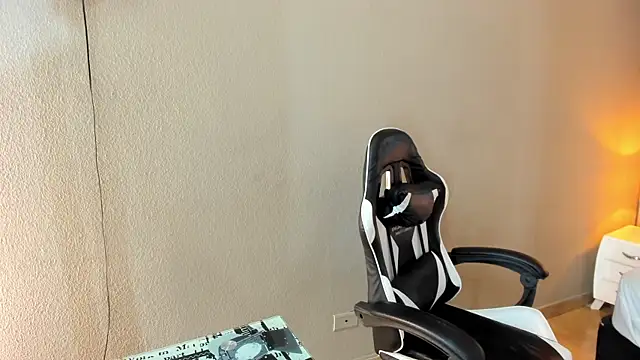 Linda4Petite online show from February 20, 6:20 pm