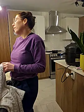 Ellie-L-Elizabeth online show from March 14, 12:00 am