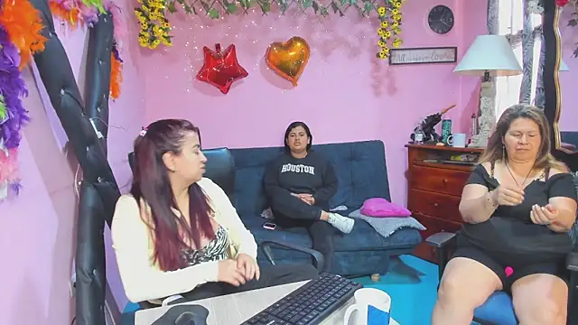 lesbiancuple online show from February 26, 1:10 pm