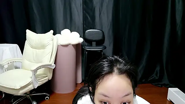 qianqian  online show from April 14, 1:00 pm