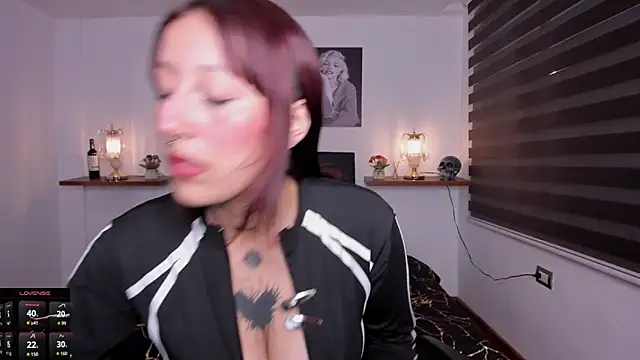 Mariana Joness online show from October 12, 2:25 am