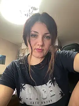 DaisyVibesss online show from February 19, 9:42 am