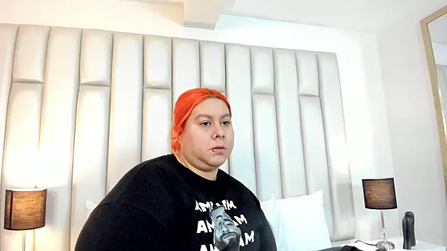 aandreaperez online show from September 13, 11:29 am