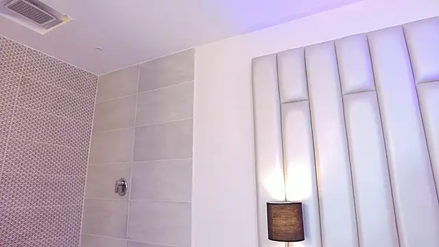 aandreaperez online show from April 15, 7:58 pm